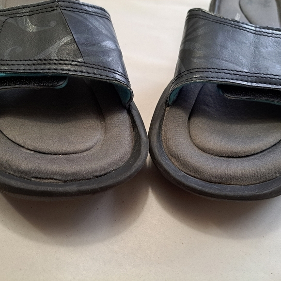 Under Armour Women's Ignite Black Slides Size 9 - Picture 2 of 10